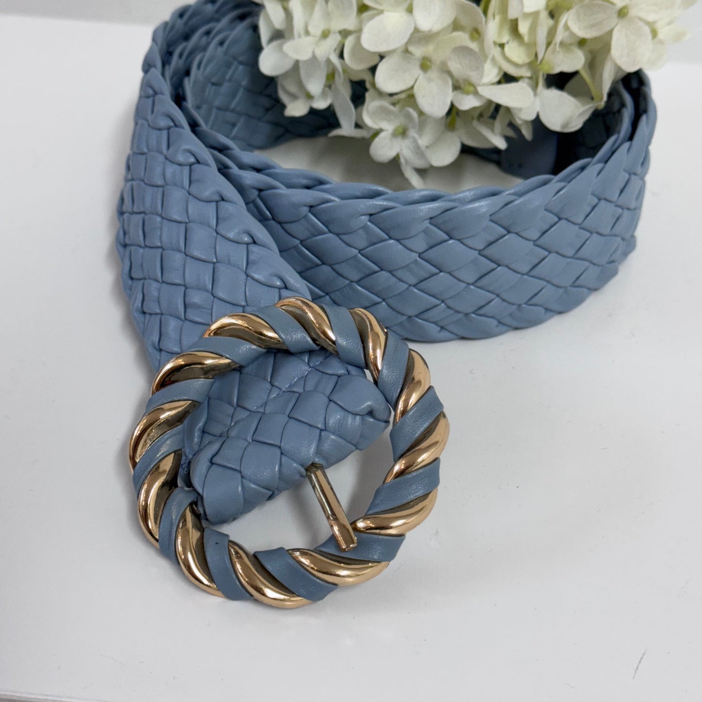 Elva: Blue round buckle weave belt. One size: 8-18