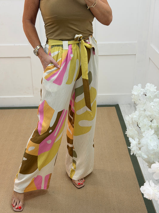 Bailey: Multicoloured abstract print belted trousers. 4 sizes.