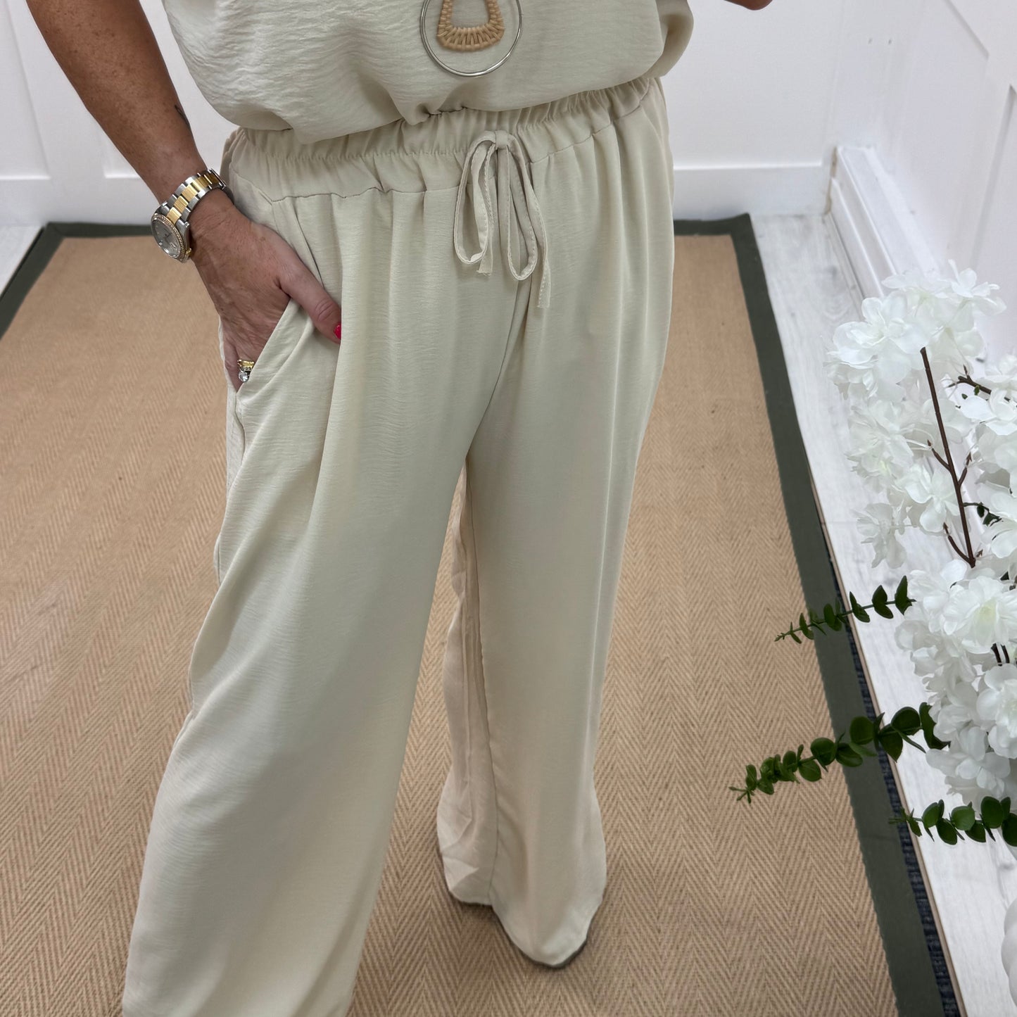 Esme: Cream pocket wide leg trousers. One size: 12-20