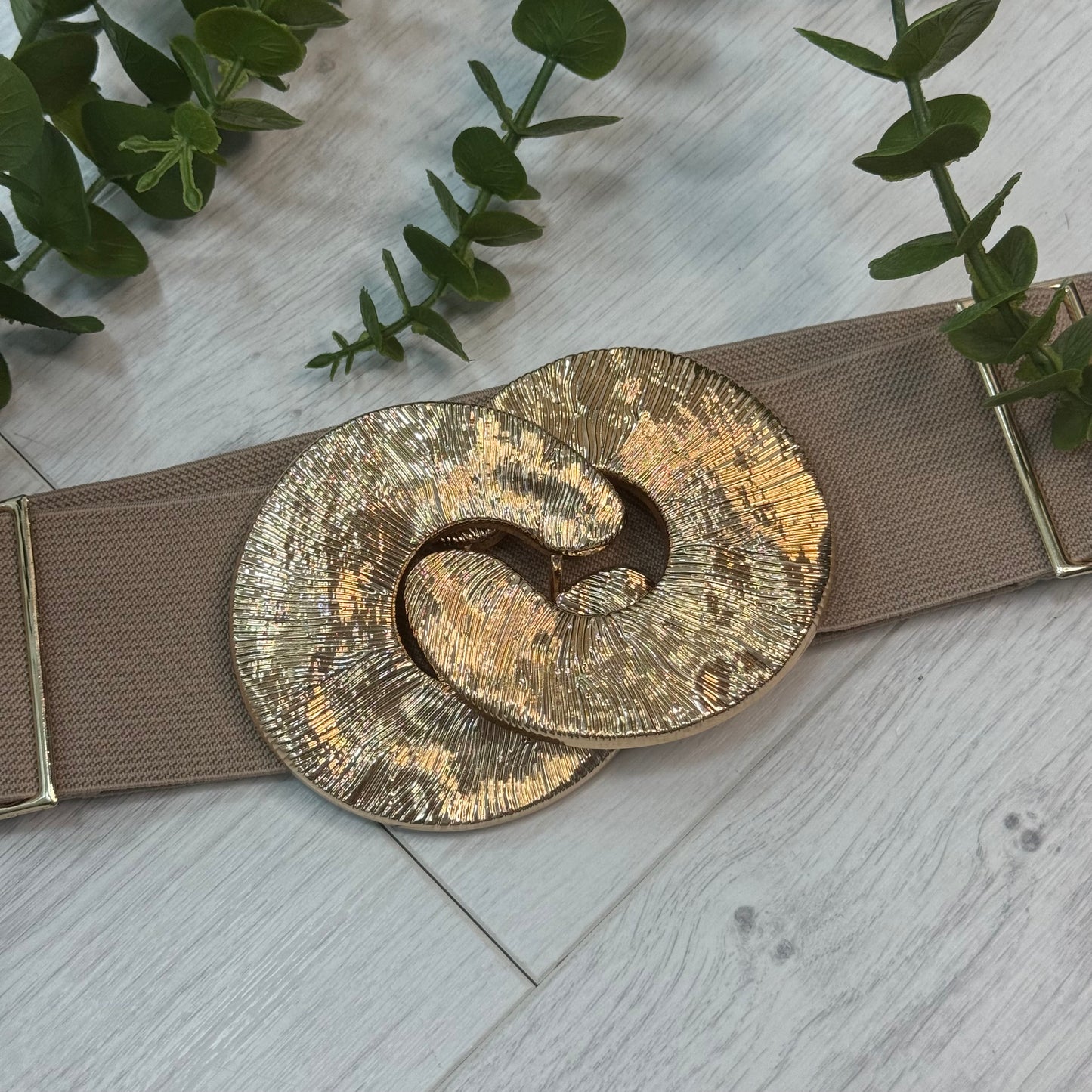 Ellie: Beige & gold statementbelt. One size: 8-18