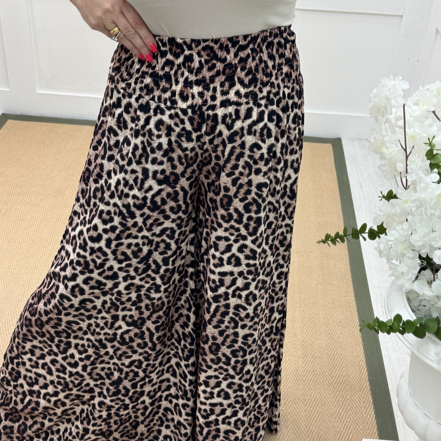 Frankie: Dark leopard print palazzo trousers. One Sz: 10-18