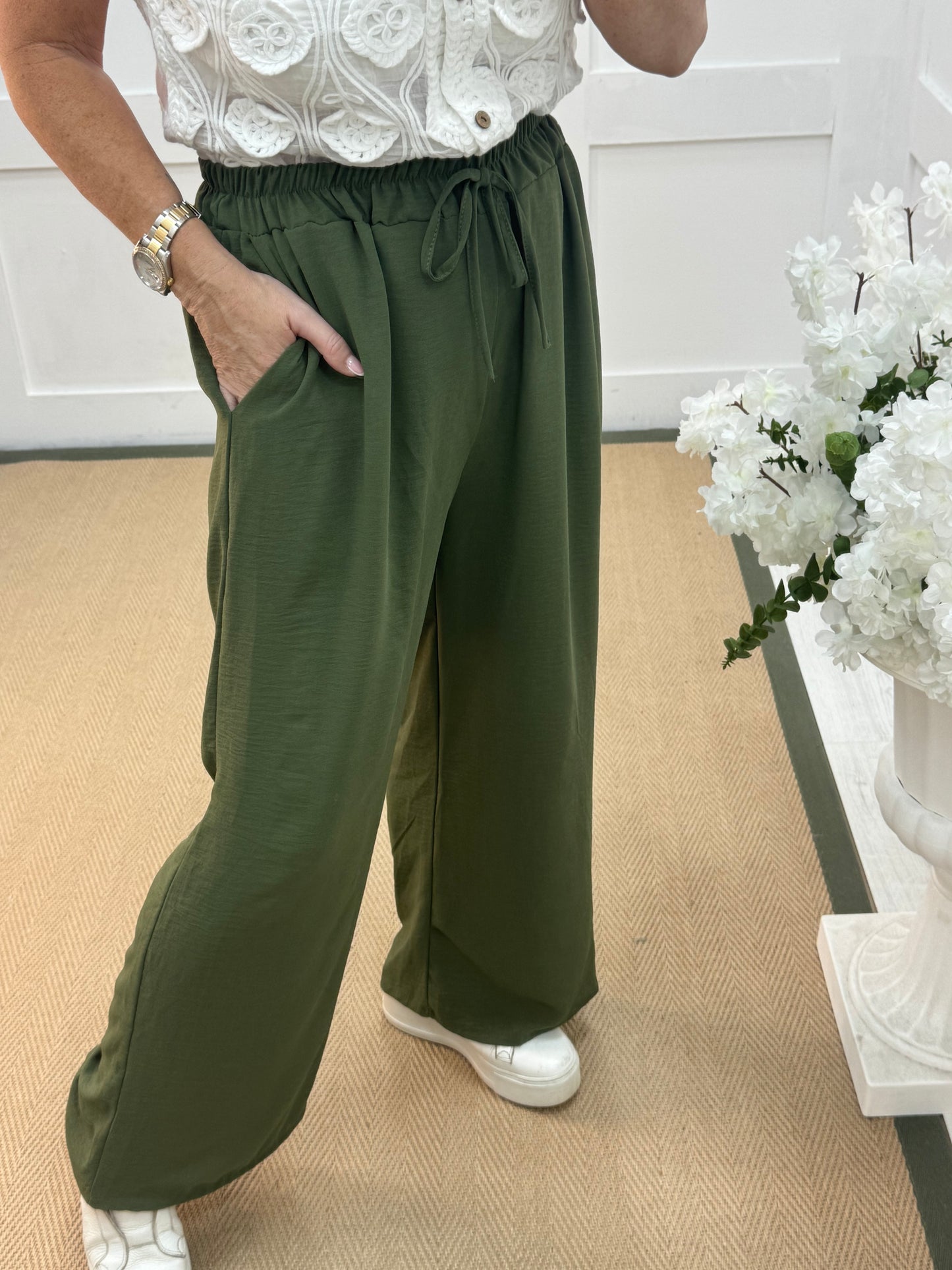 Esme: Khaki pocket wide leg trousers. One size: 12-20