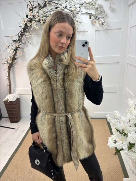 Kaya: Brown faux fur gilet. One size 10-16