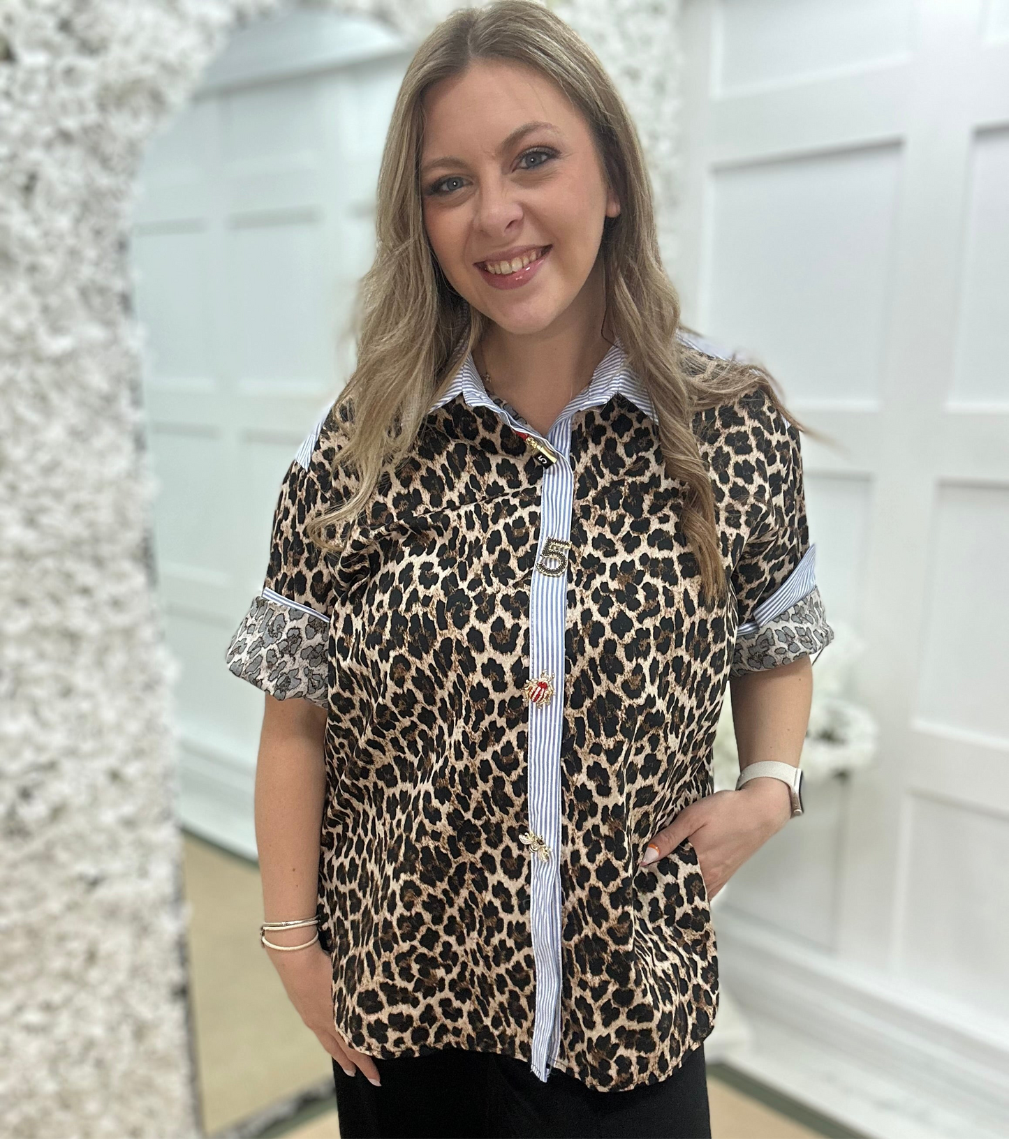 Didi: Leopard print & No 5 brooch shirt. One size: 12-18