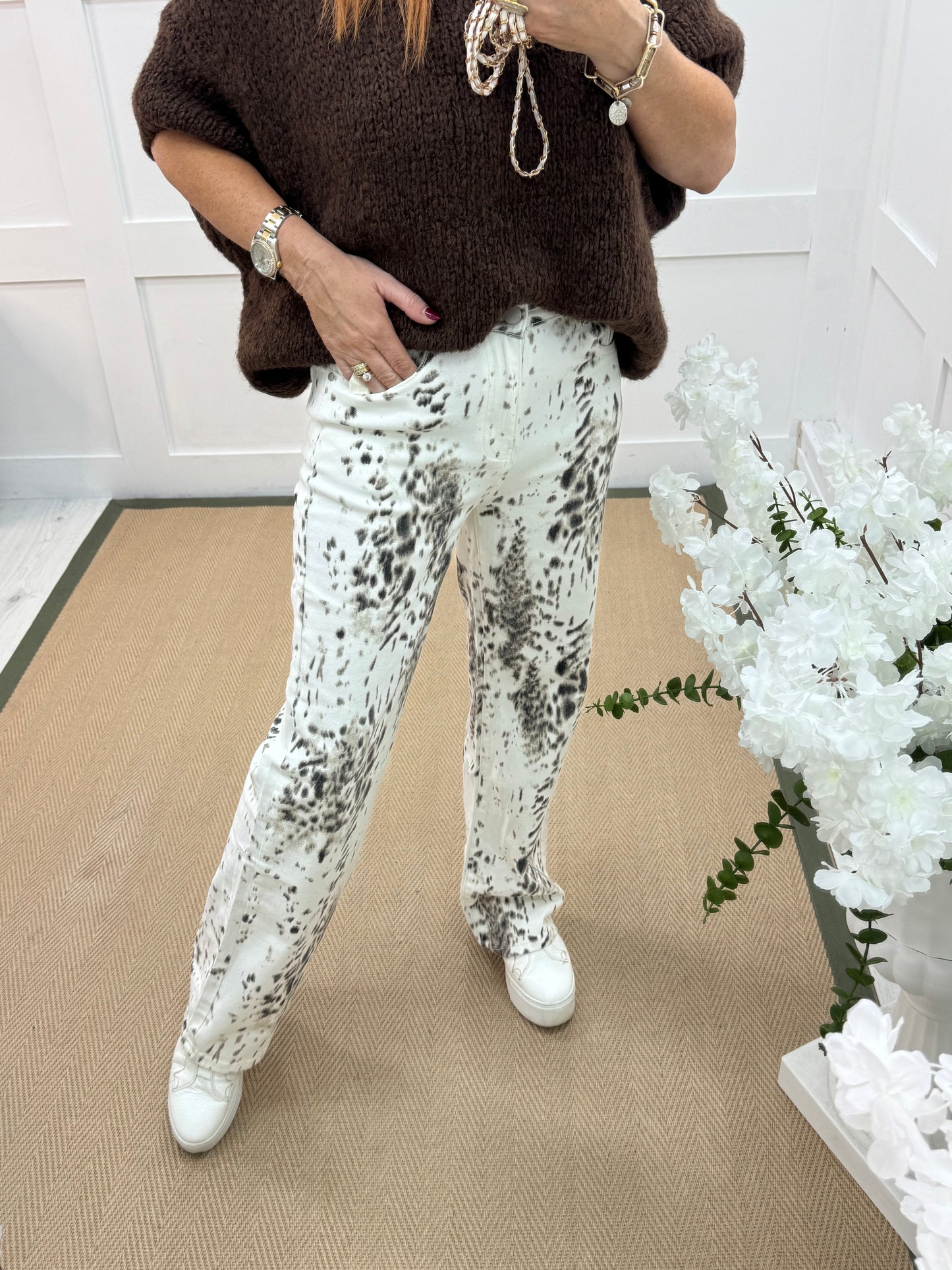 Libby: White & brown patterned jeans. Sizes: 10-20