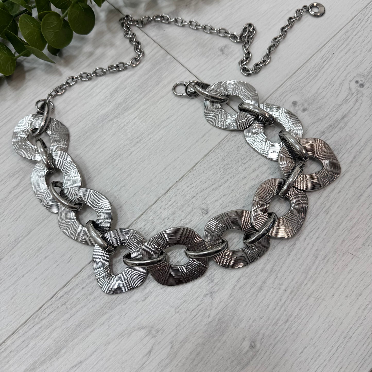 Fallon: Silver chain belt. One size: 8-18