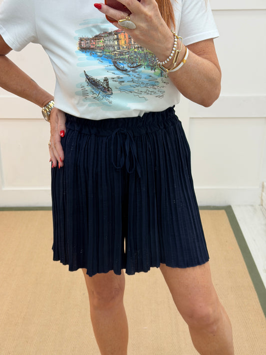 Sammie: Pleated drawstring tie shorts. One size: 10-18. 5 colours