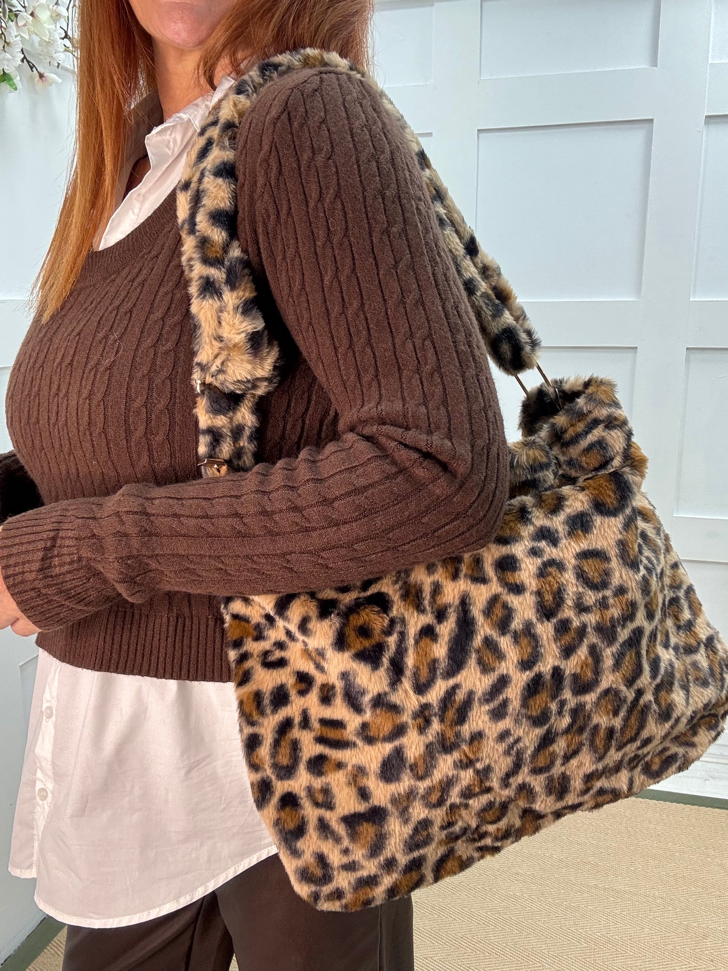 Penny: Faux fur leopard print slouchy bag