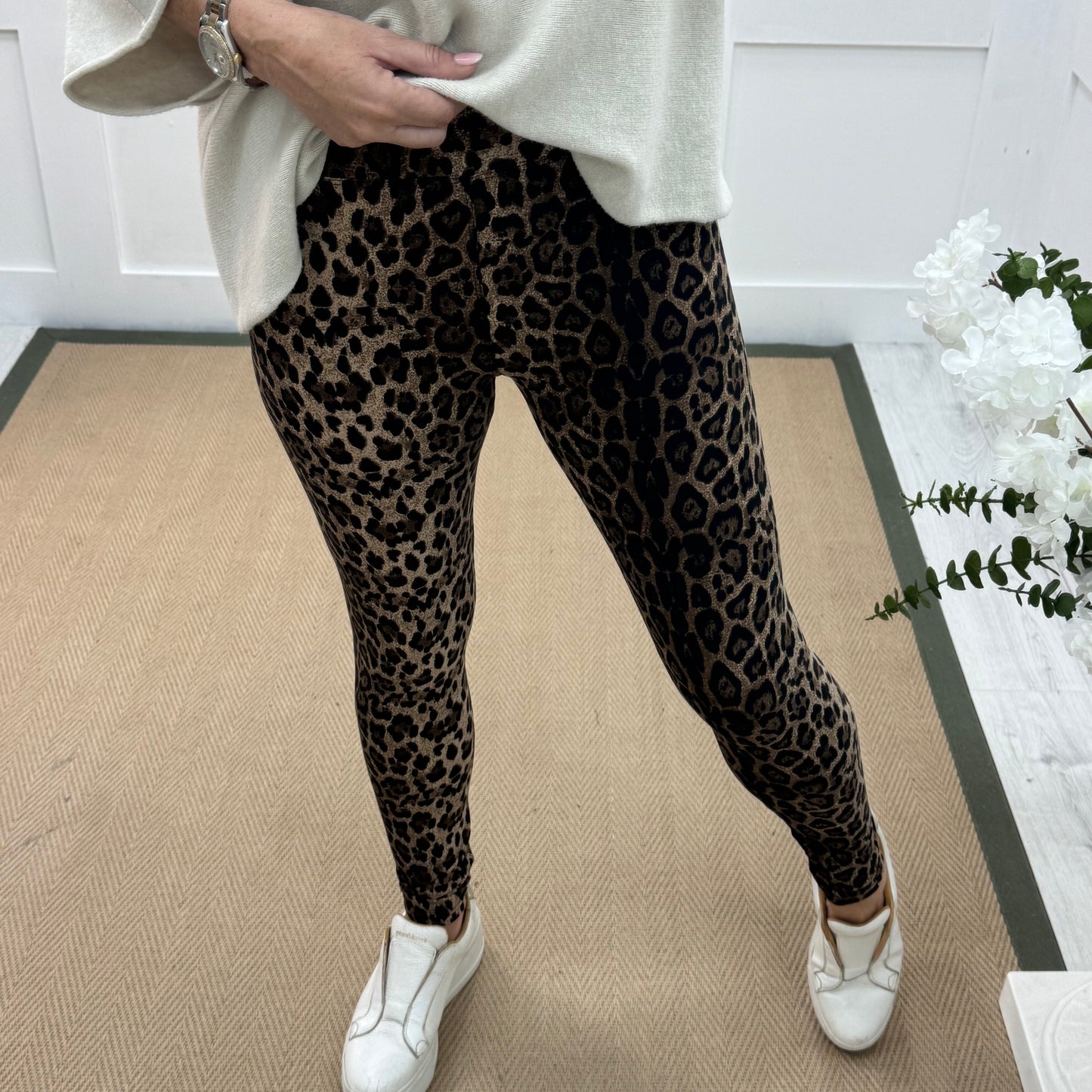 Bella: Stretchy leopard print leggings. 2 sizes