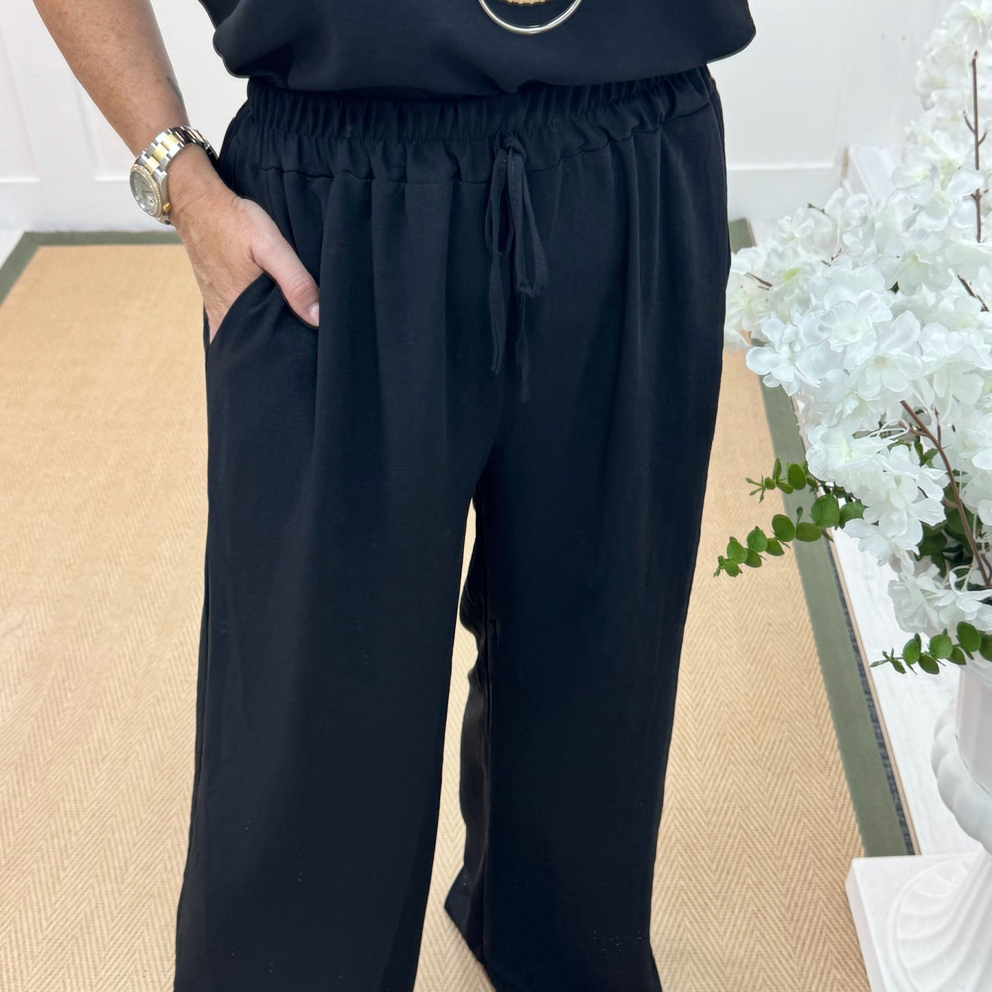Esme: Black pocket wide leg trousers. One size: 12-20