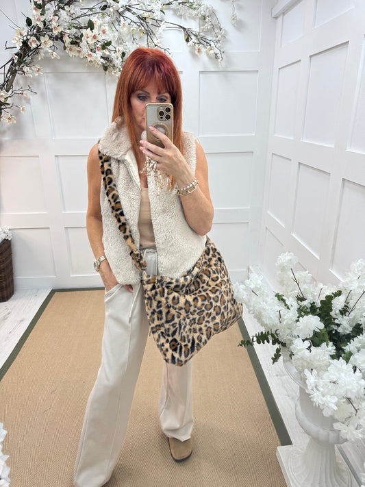 Penny: Faux fur leopard print slouchy bag