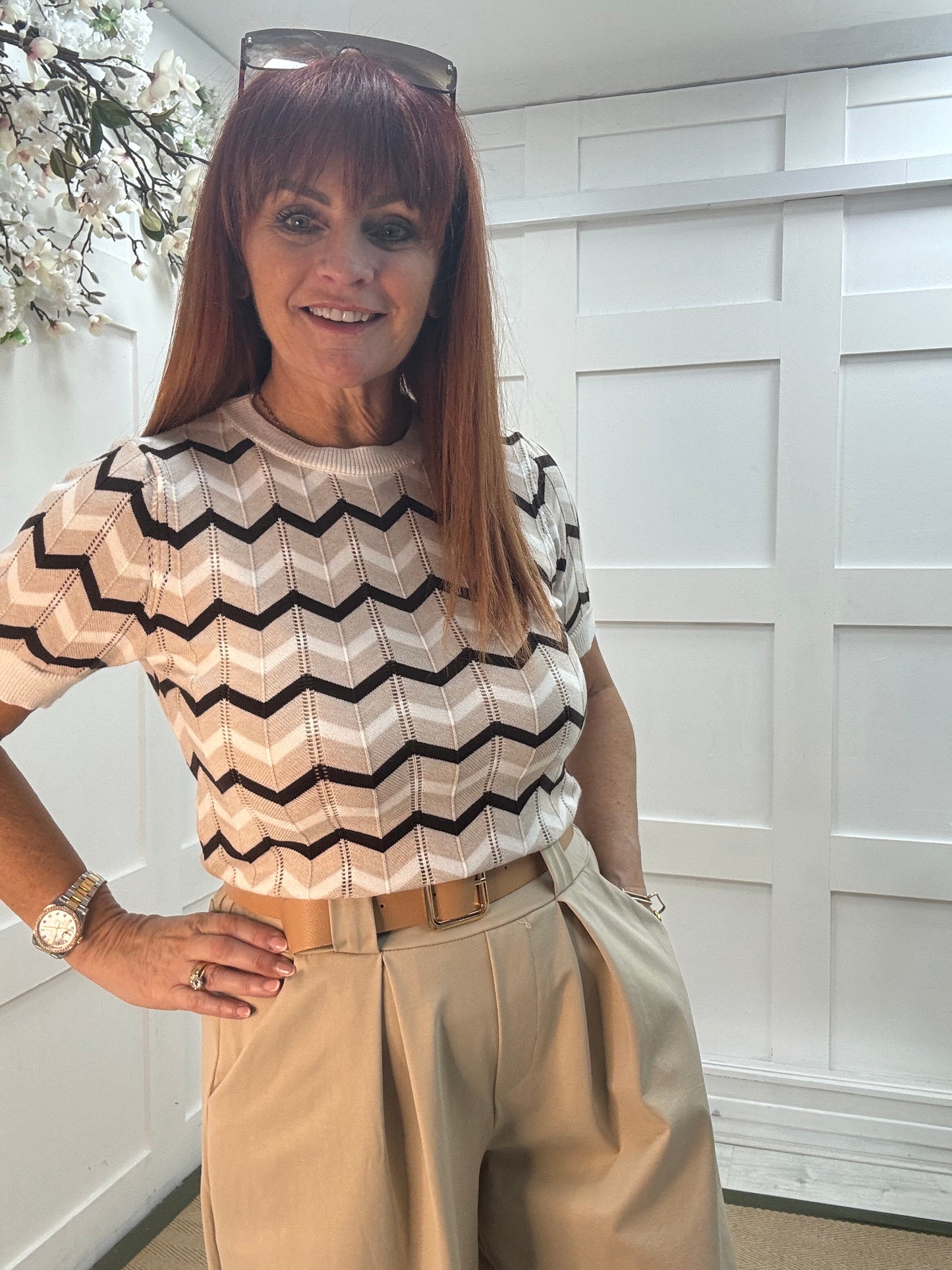 Kaya: Cream, white and brown chevron short sleeved top. One Sz: 10-14