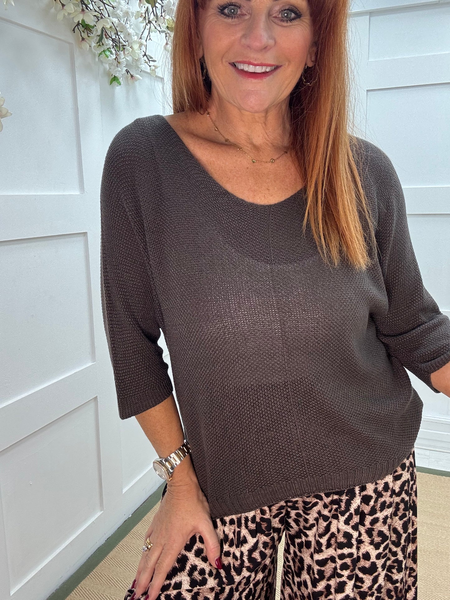 Nina: Brown V neck fine knit top. One size: 10-16