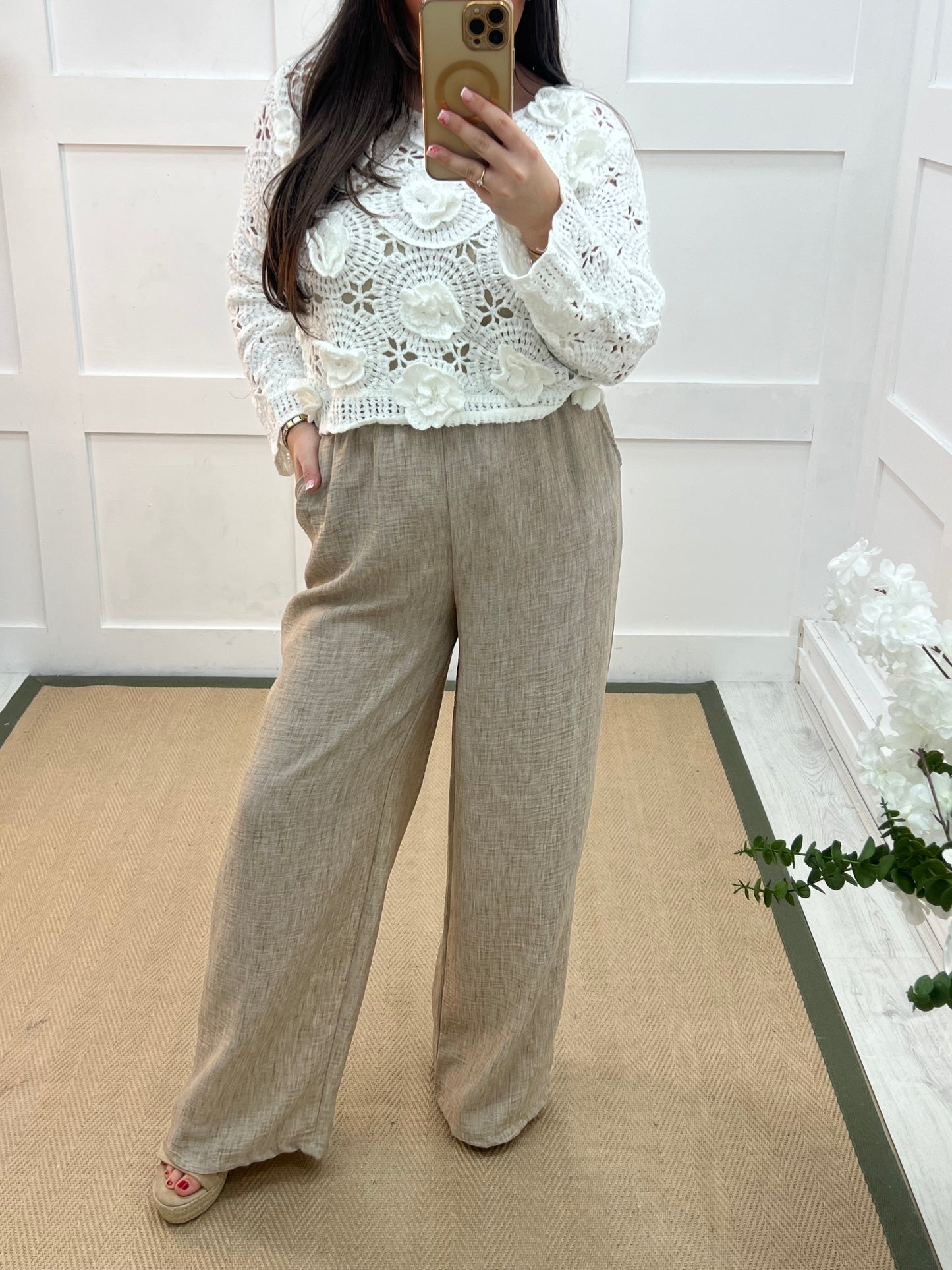 Leanne: Mocha wide leg trousers. One size: 10-14