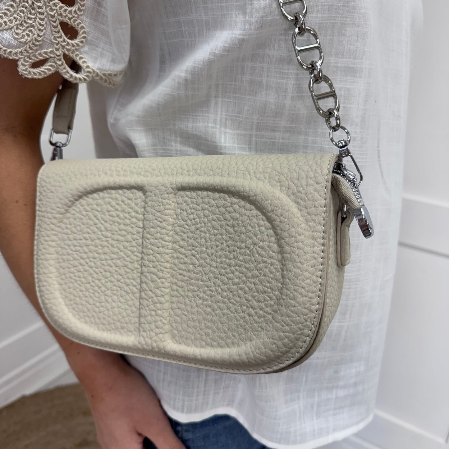 Shellie: Cream leather look cross body/clutch bag