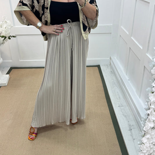 Payton: Cream pleated wide leg trousers. One size: 12-22/24