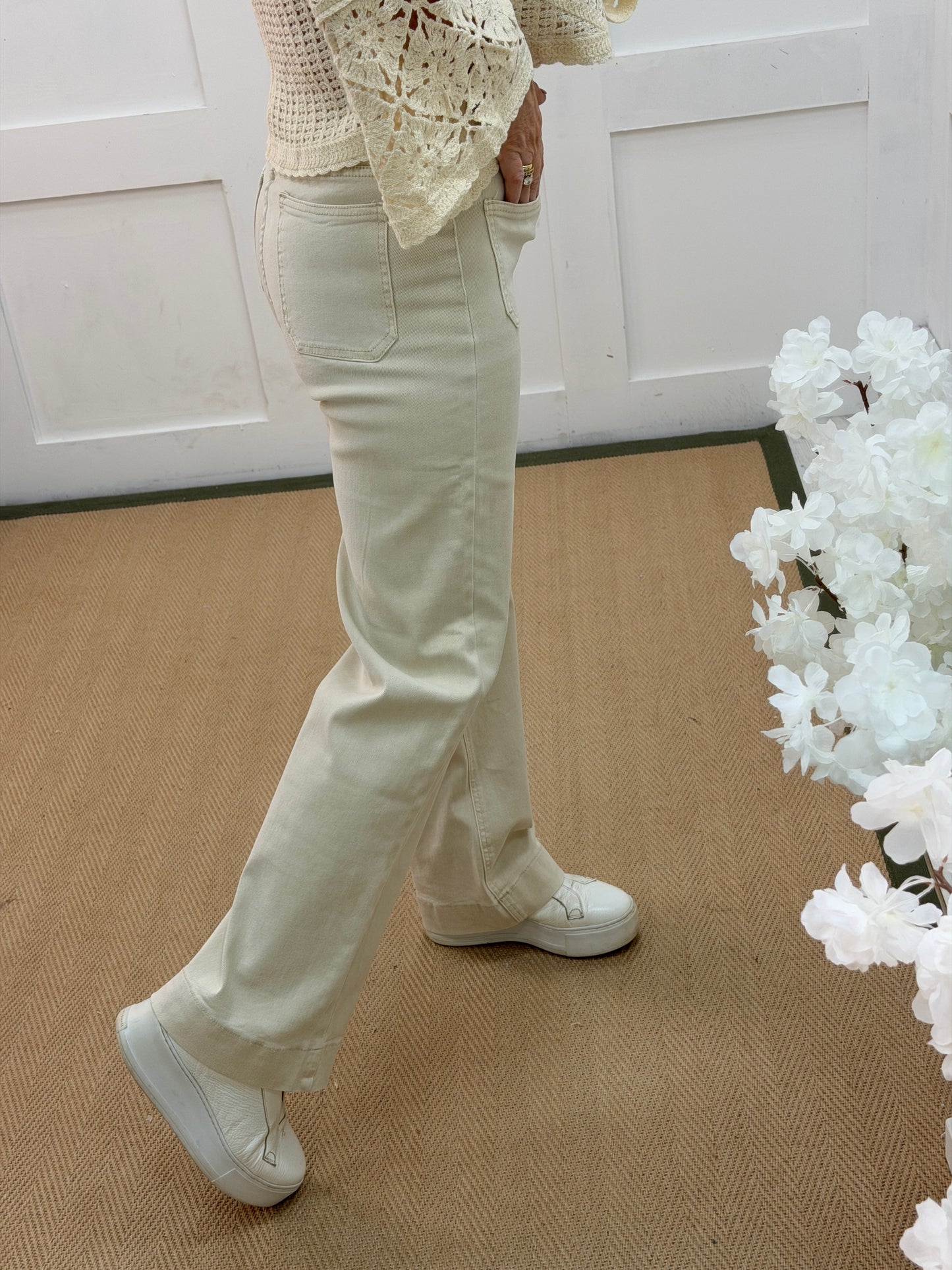 Carmen: Cream front pocket wide leg jeans. Sizes: 8-18