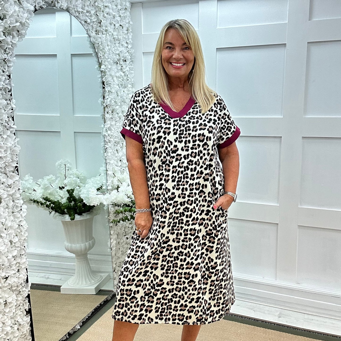 Luna: Burgundy trim leopard print dress with pockets. One size: 16-20
