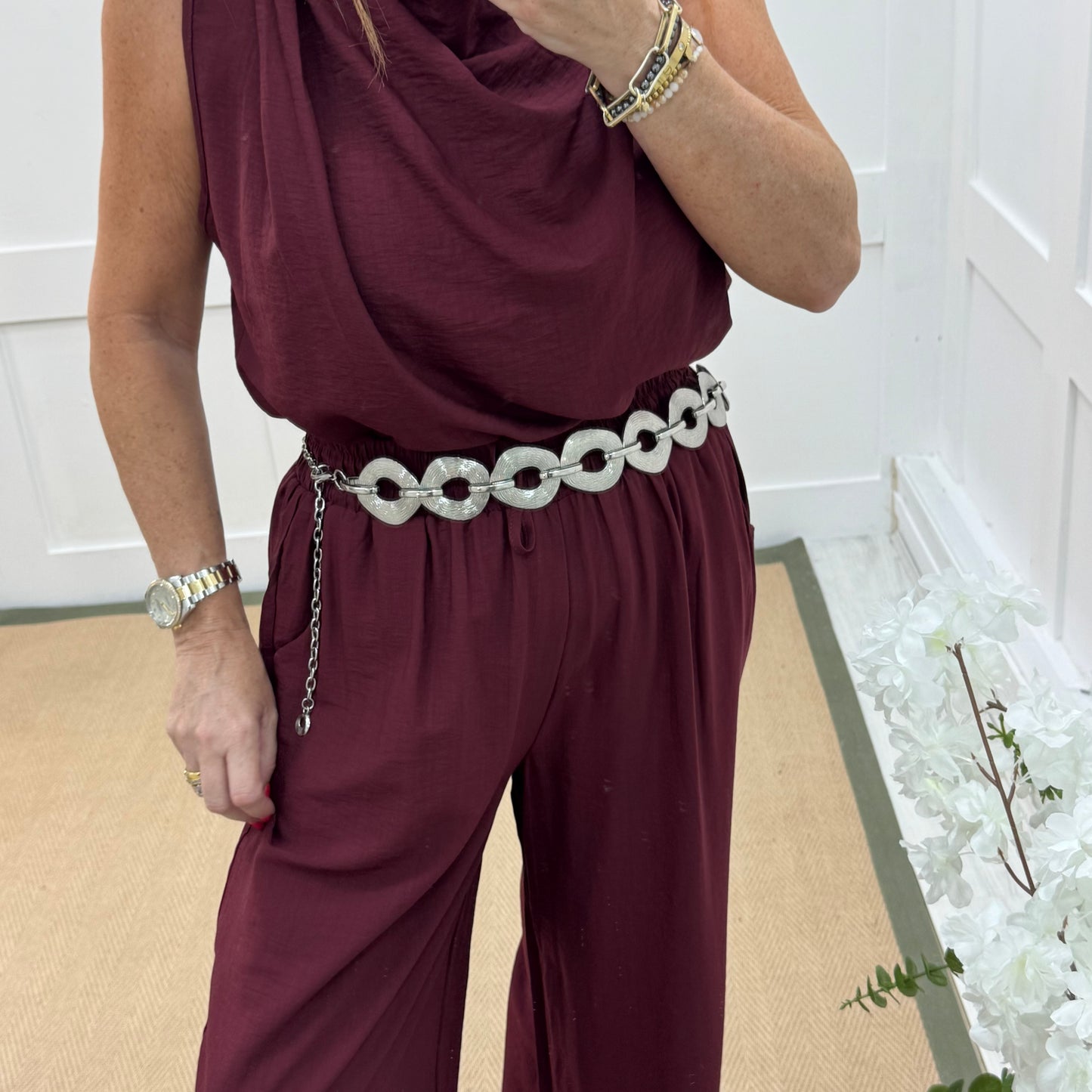 Fallon: Silver chain belt. One size: 8-18