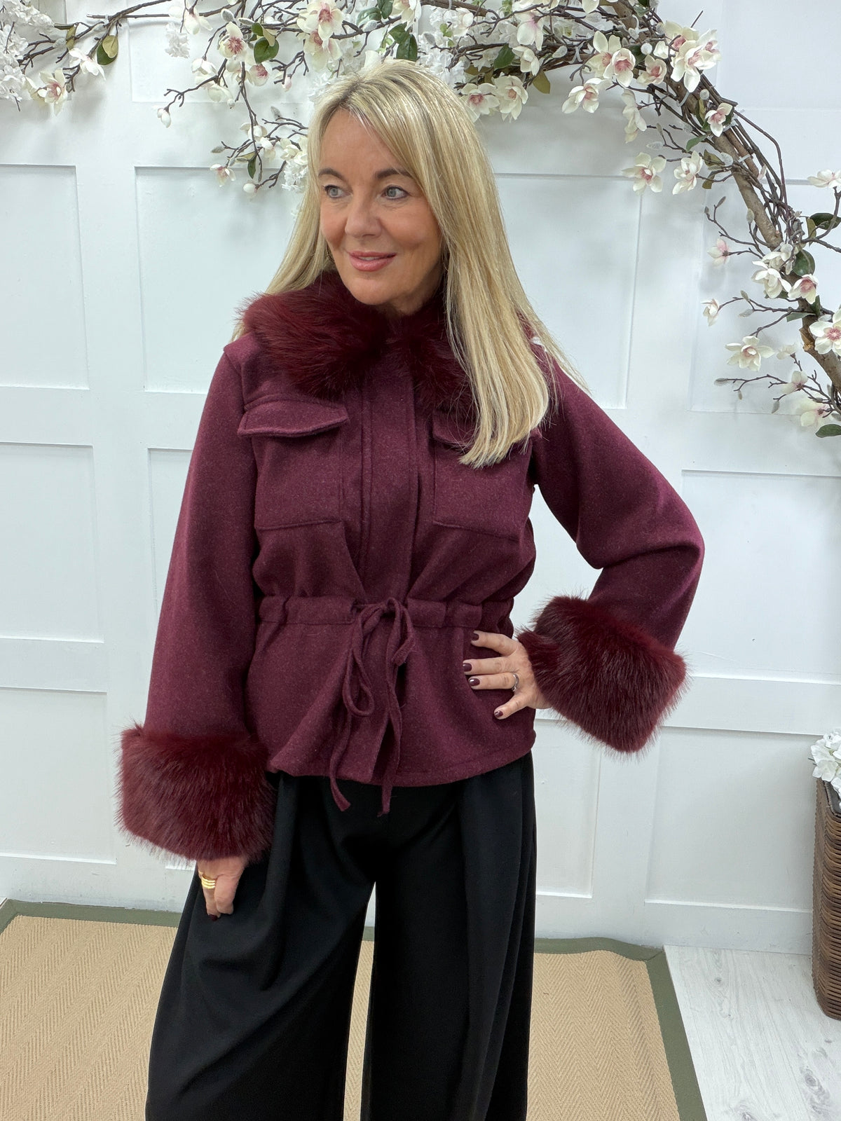 Farah: Faux fur trim jacket. One size: 10-16. 3 colours