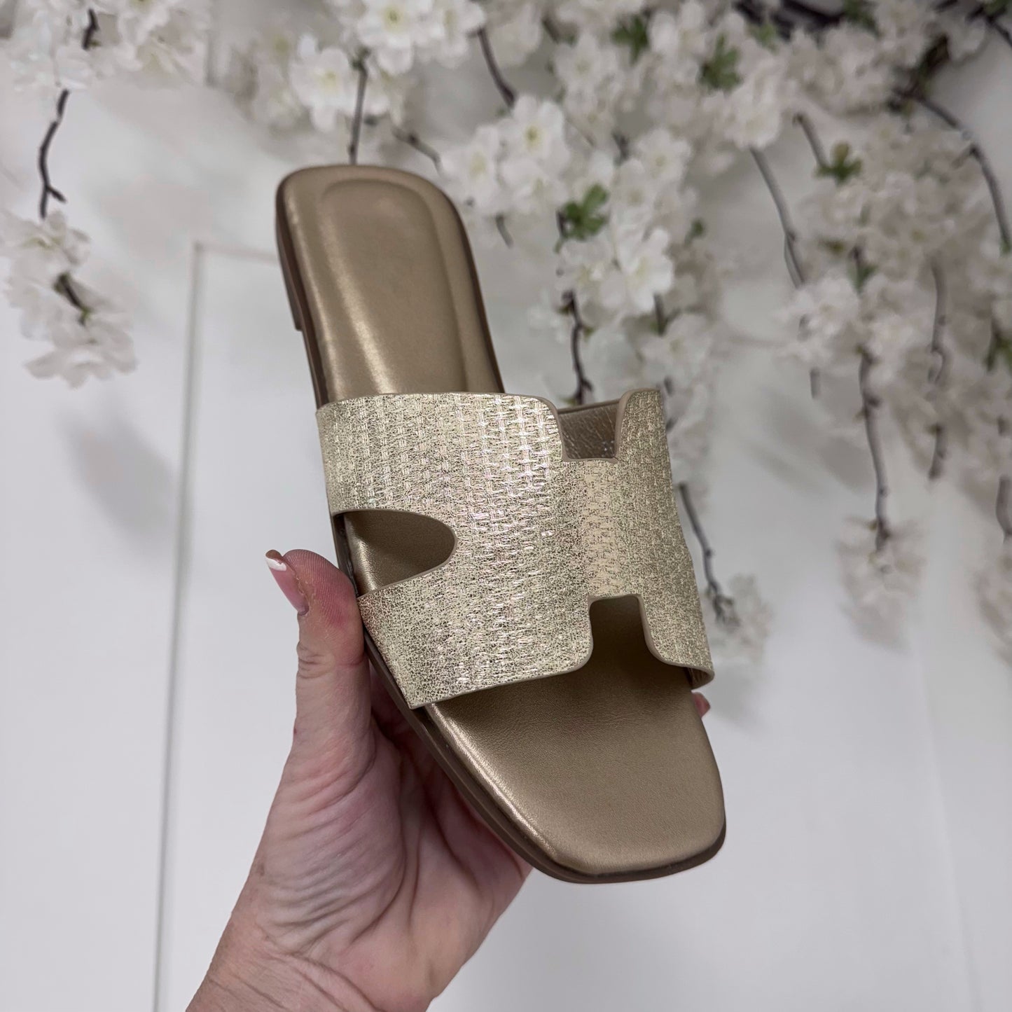 Heidi: Gold H style sliders. Sizes: 3-8