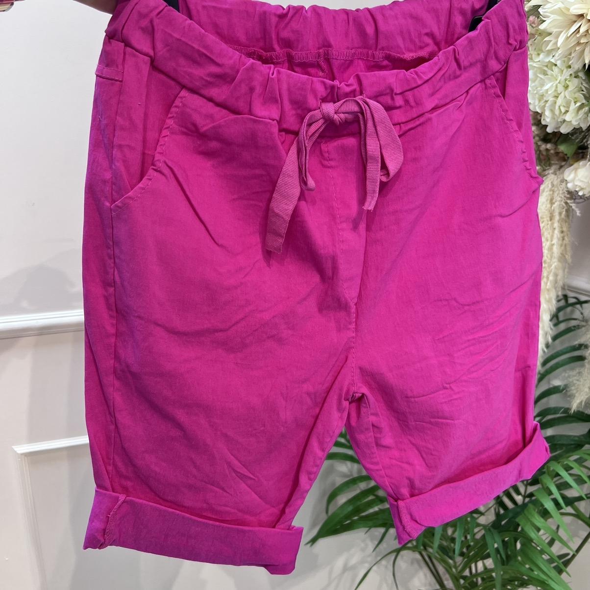 Marta: Stretchy pocket magic shorts. One Size 10-18