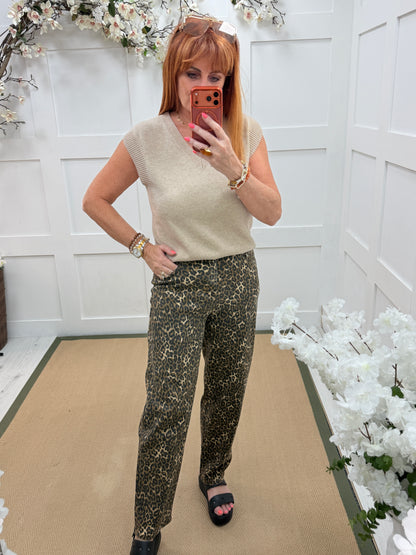 Mara : Leopard print barrel leg jeans. Sizes: 8-18