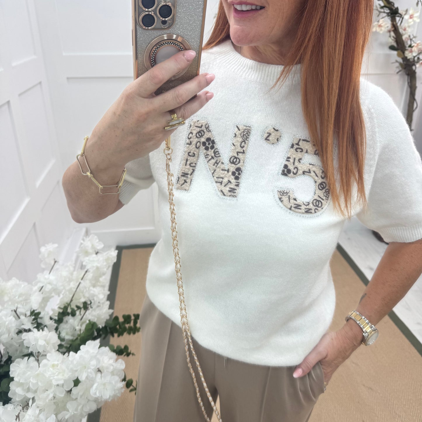 Chantelle: White No 5 logo knit top. One size: 10-16