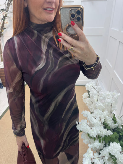 Malin: Burgundy mesh bodycon dress. One size: 8-16