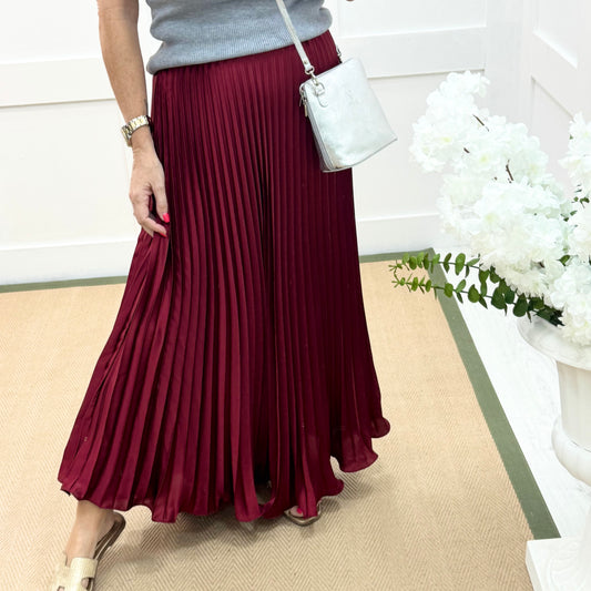 Hallie: Burgundy pleated maxi skirt. One size: 10-16