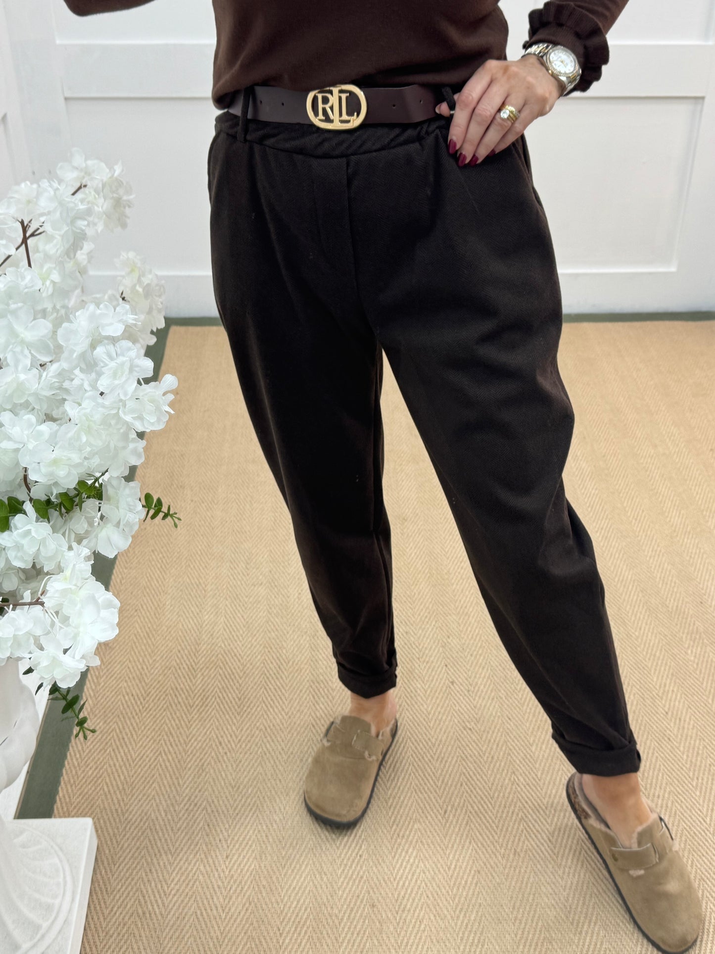 Rylee: Brown herringbone belted trousers. One size: 10-14