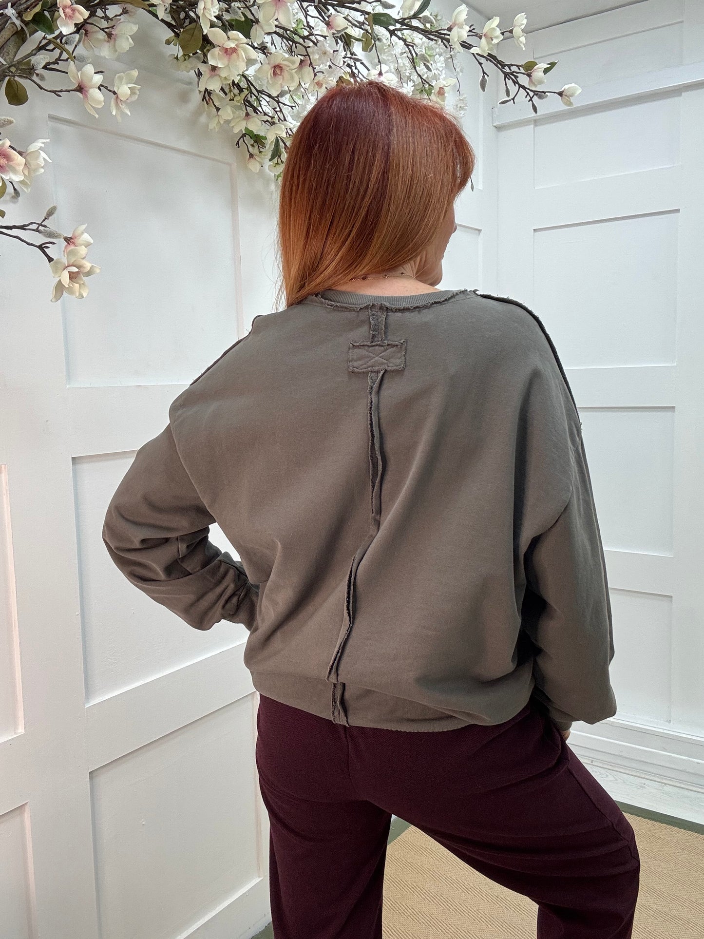 Indi: Taupe graphic print sweatshirt. One size: 12-18