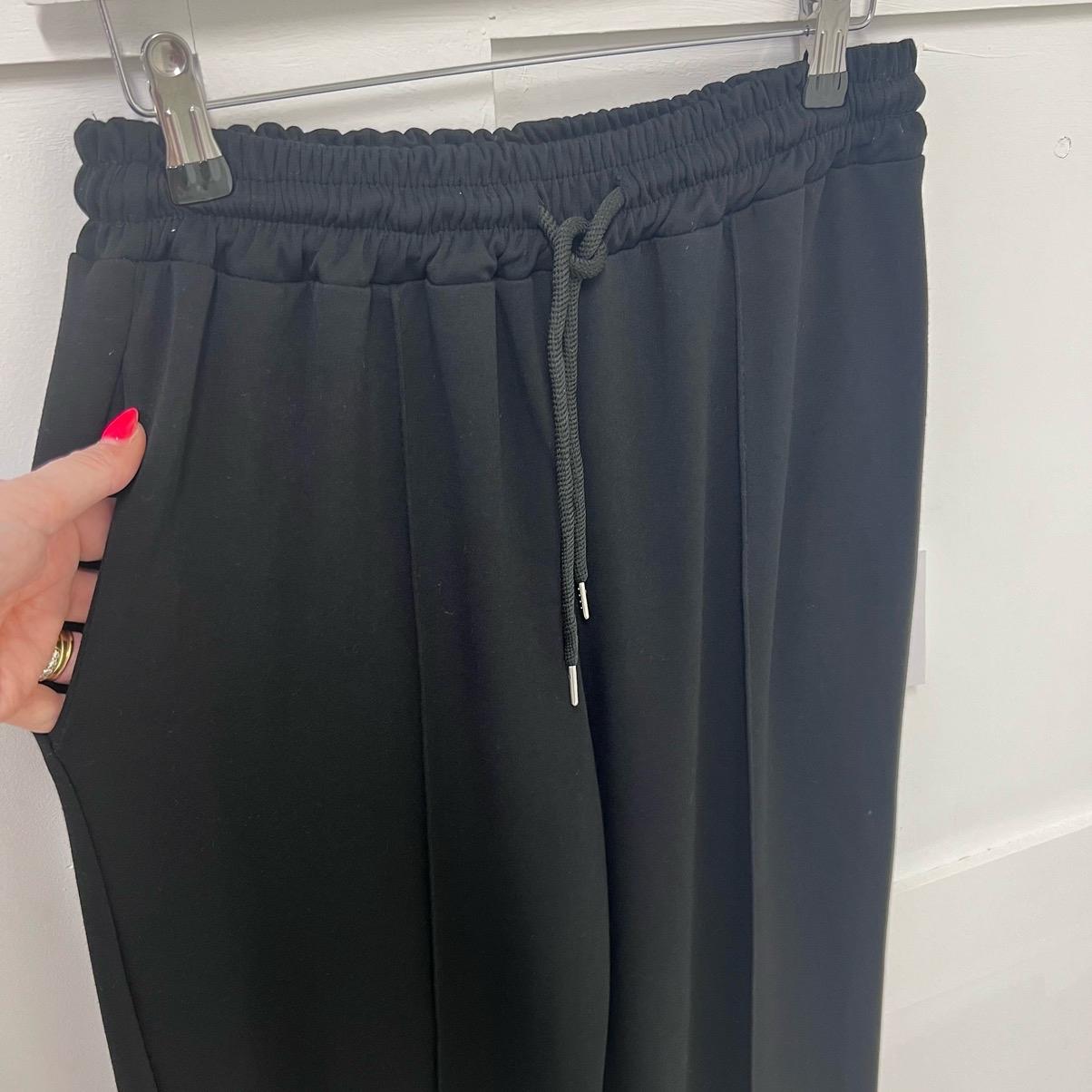 Trudy: Stretchy wide leg pocket trousers. 2 sizes