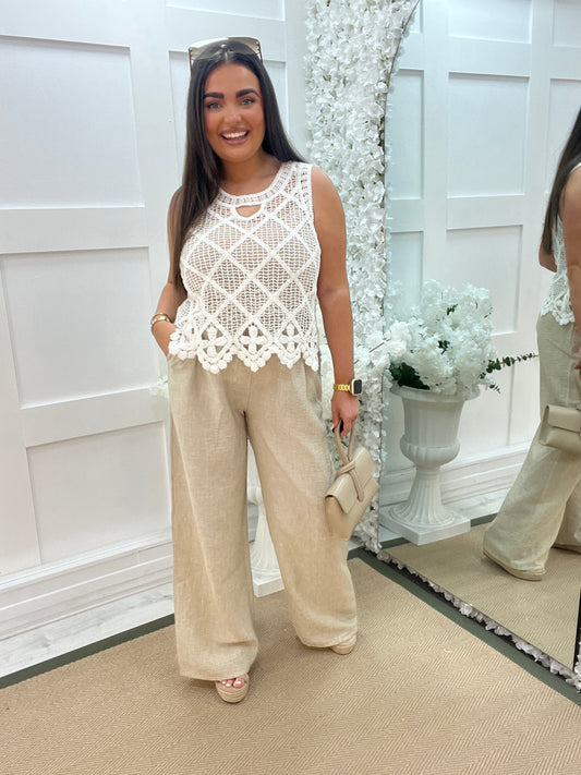 Tilly: White sleeveless crochet knit top. One size: 10-16