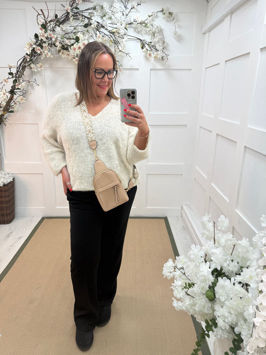 Sonia: Beige crossbody satchel bag.