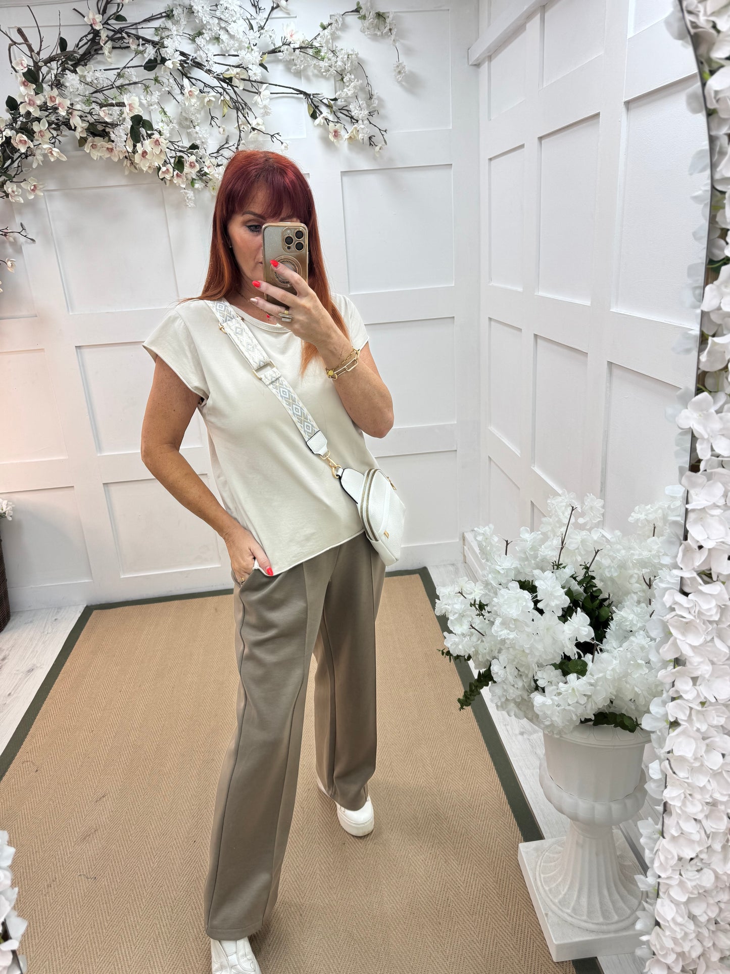 Neve: Basic cream cotton T shirt. One size: 10-18