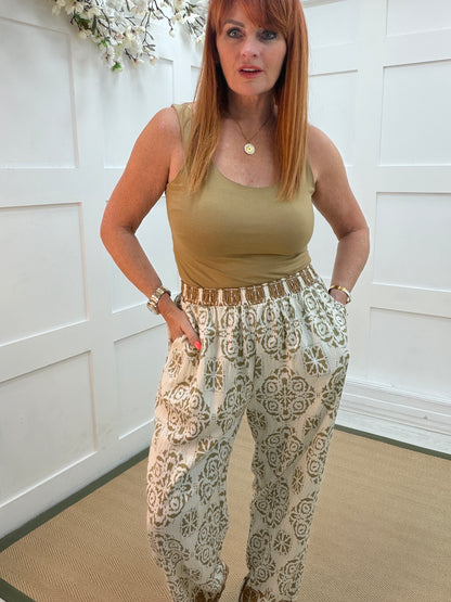 Tessa: Wide leg printed trousers. One size: 12-20. 2 colours