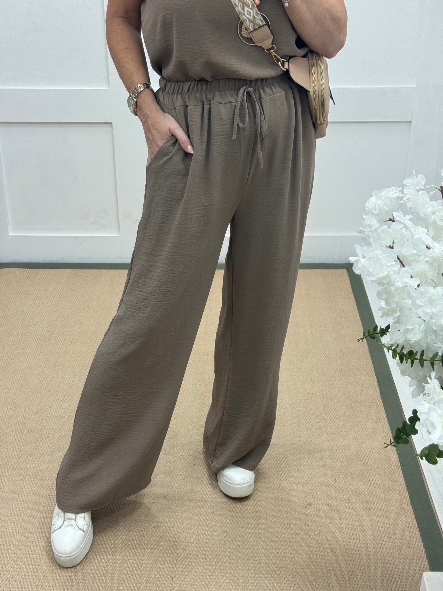 Esme: Mocha pocket wide leg trousers. One size: 12-20