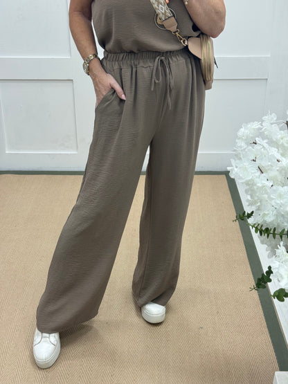 Esme: Mocha pocket wide leg trousers. One size: 12-20