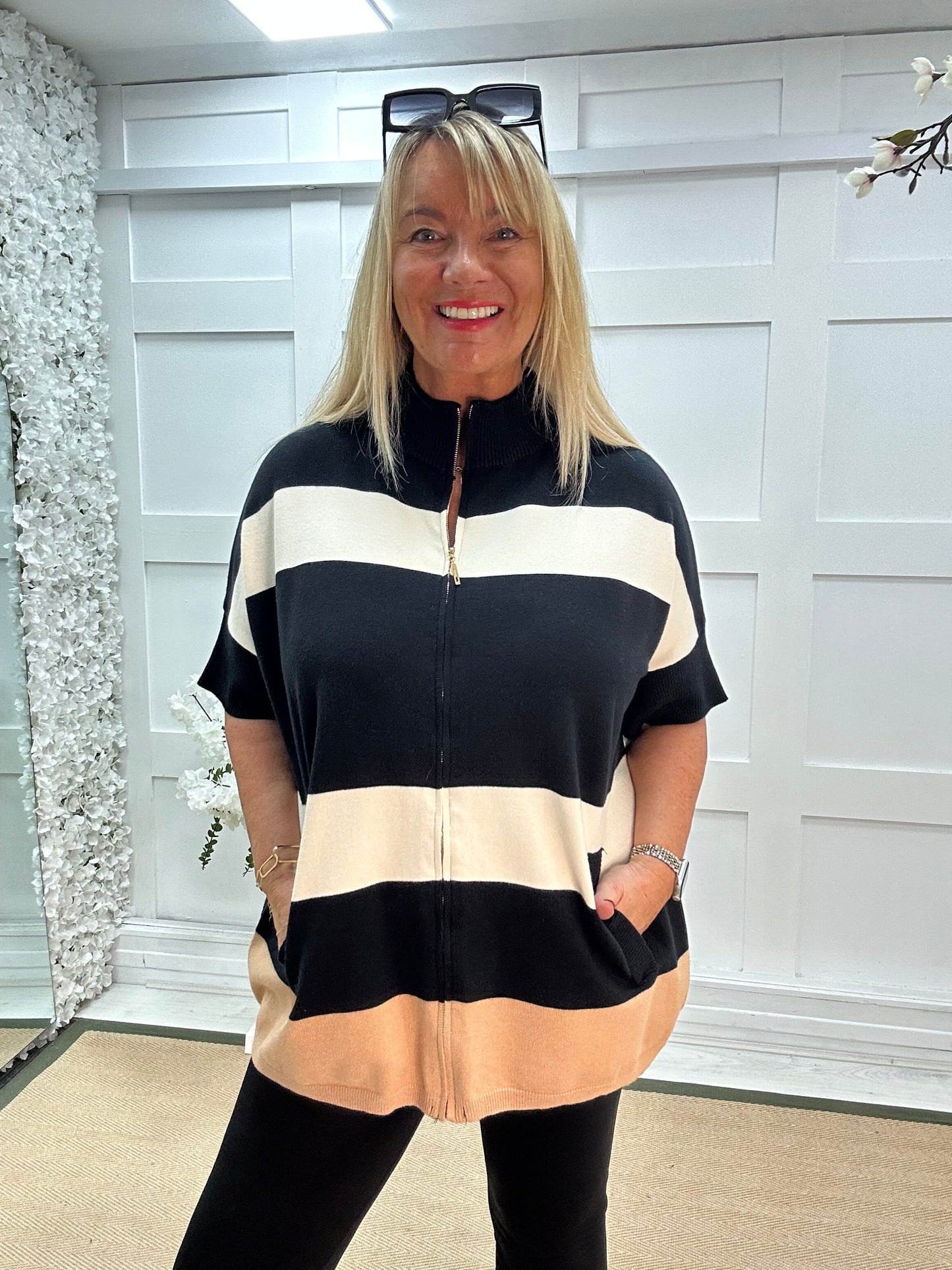 Asha: Block colour cardigan. One size: 16-24