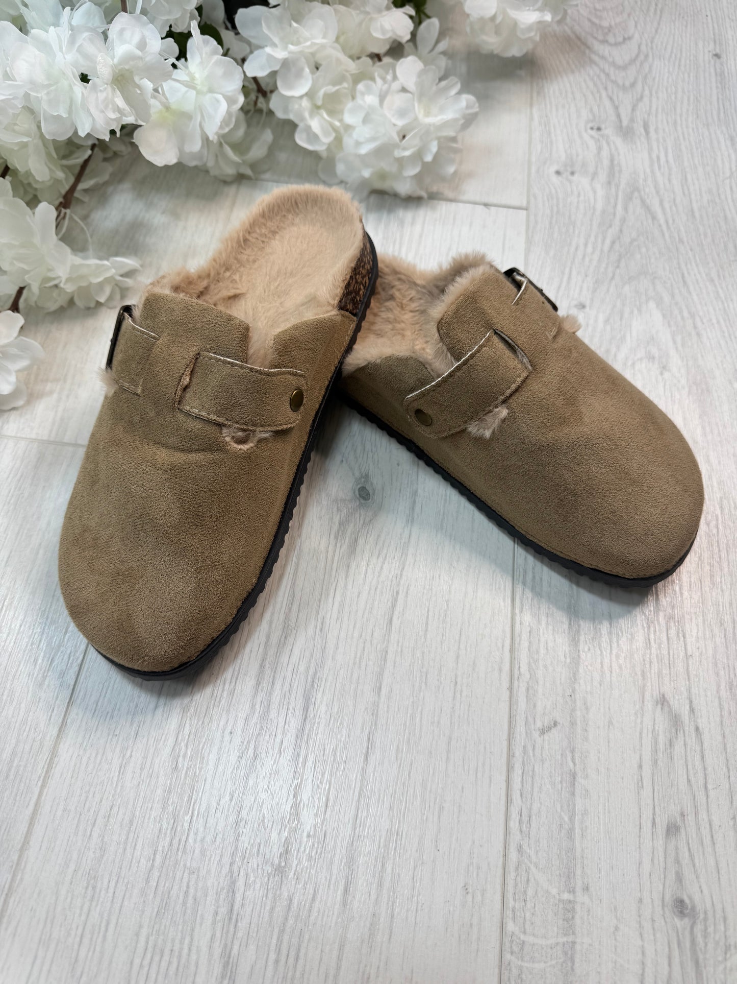 Amber: Beige faux fur sking back mule. Sizes: 3-8
