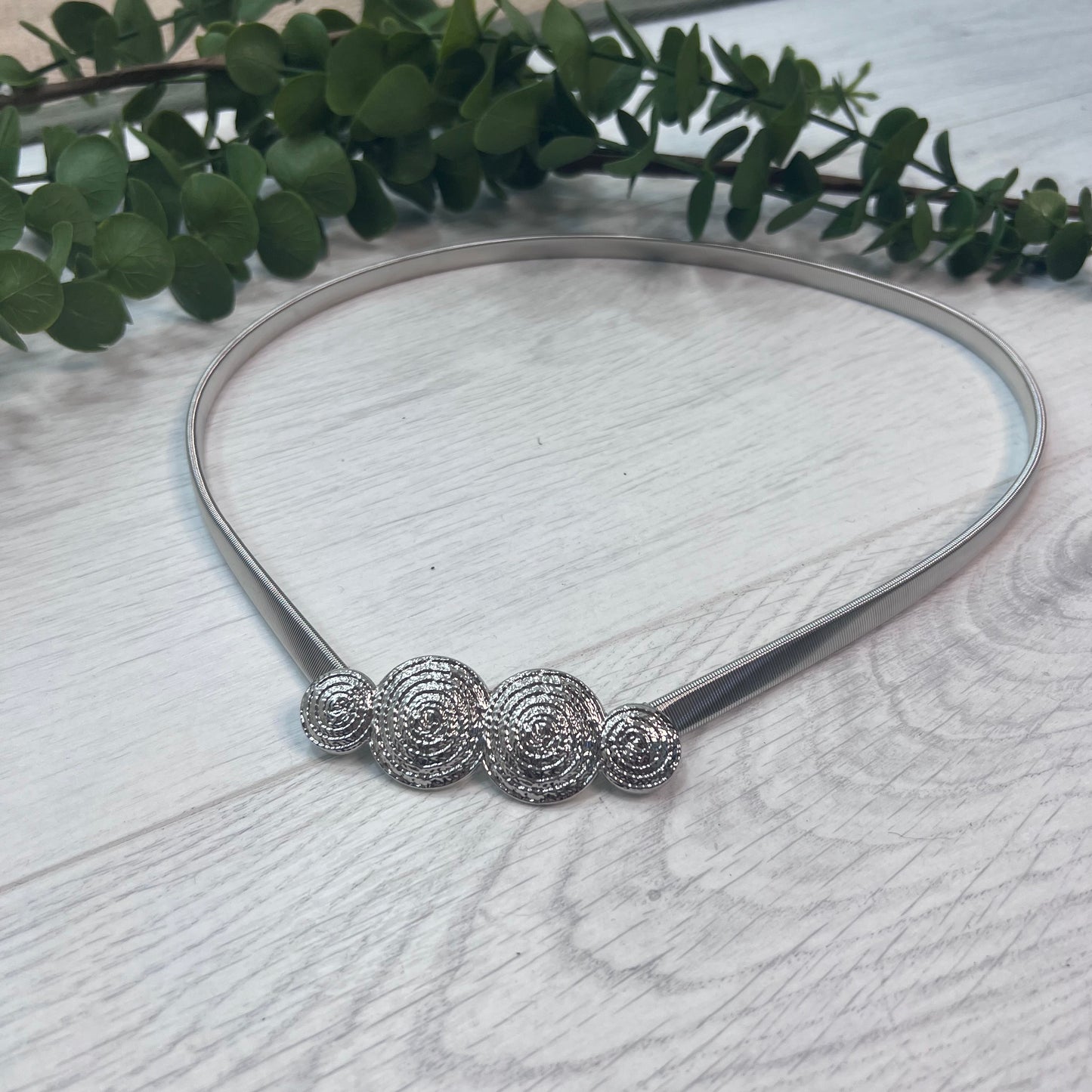 Mo: Silver metal sphere statement belt. One size: 8-18