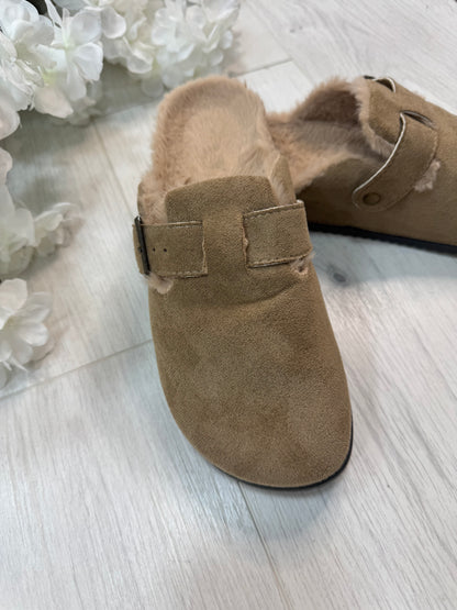 Amber: Beige faux fur sking back mule. Sizes: 3-8