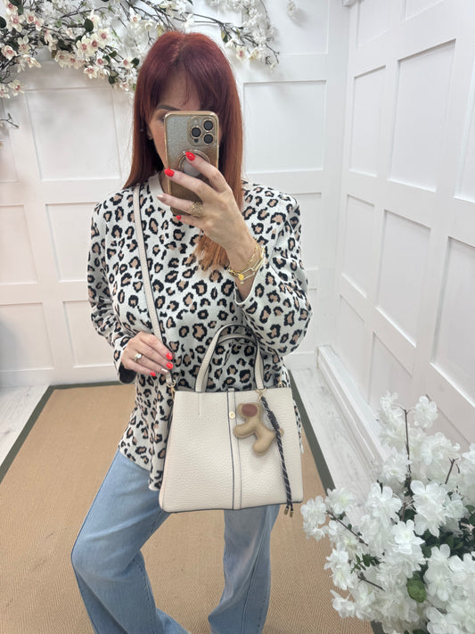 Trixi: Cream handbag with dog keyring.