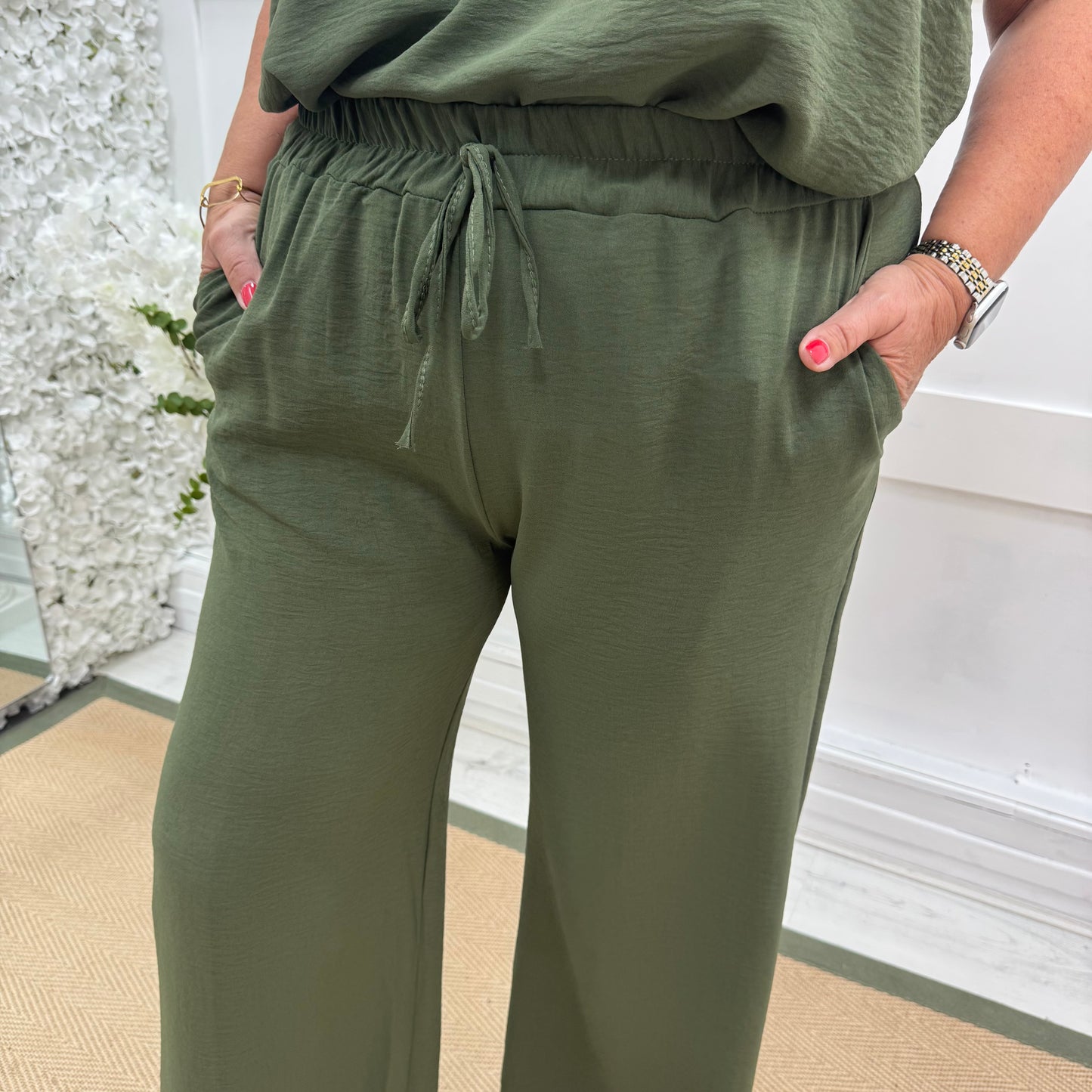 Esme: Khaki pocket wide leg trousers. One size: 12-20