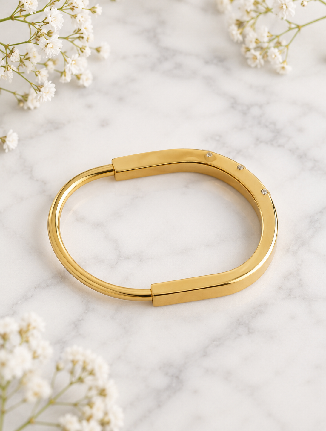 Tiffara luxe: 18K gold plated CZ oval bangle