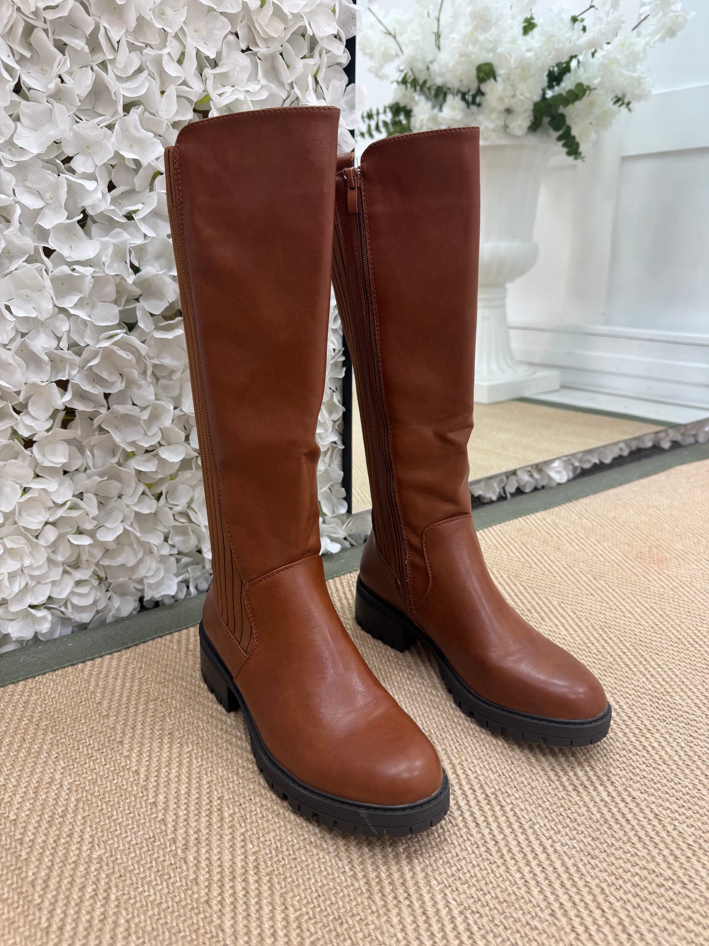 Trova: Tan stretchy knee high boots. Sizes 3-8