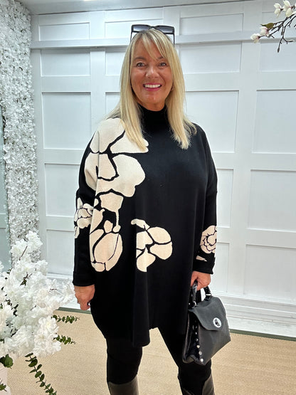 Esther: Black oversized longline knit top. One Sz: 16-24