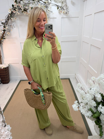 Shay: Short sleeve oversized shirt. One size: 14-20. 2 colours