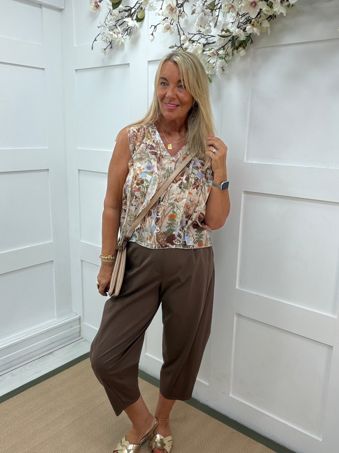 Flora: Sleeveless V neck ruffle front floral printed top. One Sz: 10- 16
